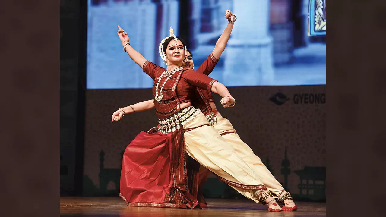 Odissi performance by Aniruddha Das &amp; group added an Indian cultural touch to the event
