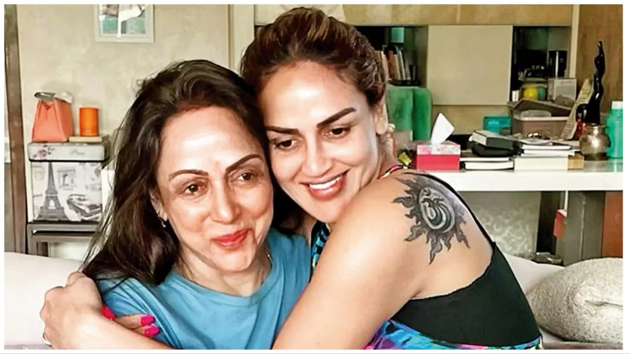 Esha Deol with her mother, legendary actress Hema Malini