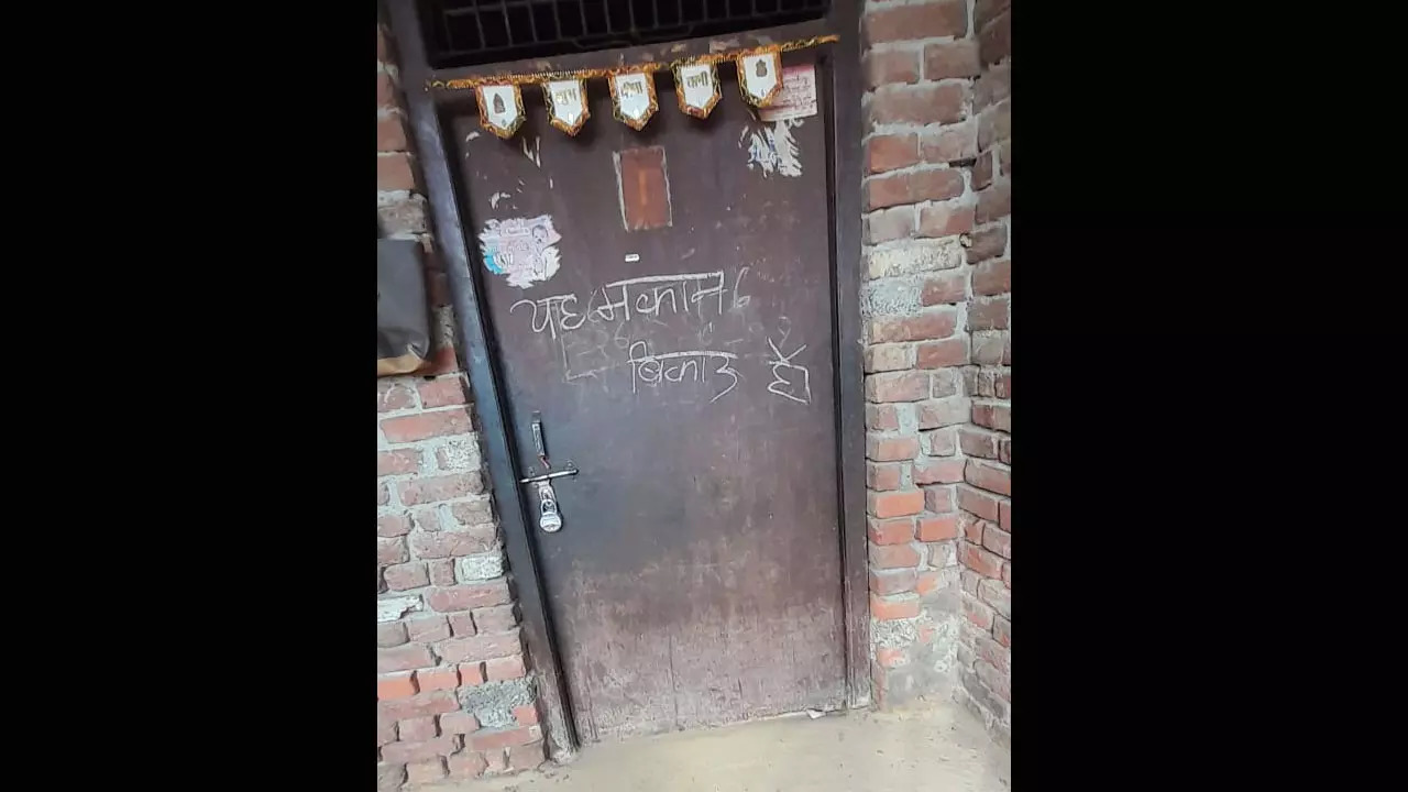 &#39;For sale&#39; signs put up, Dalits &#39;forced&#39; to leave their homes in UP&#39;s Hasanpur