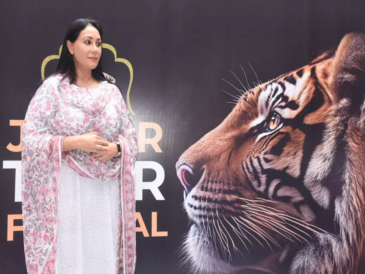 MP Diya Kumari going around the Tiger Photograph Exhibition at JKK