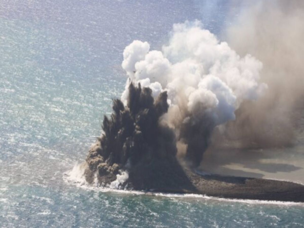 Japan gets a brand new island after underwater volcano eruption, - TimesTravel