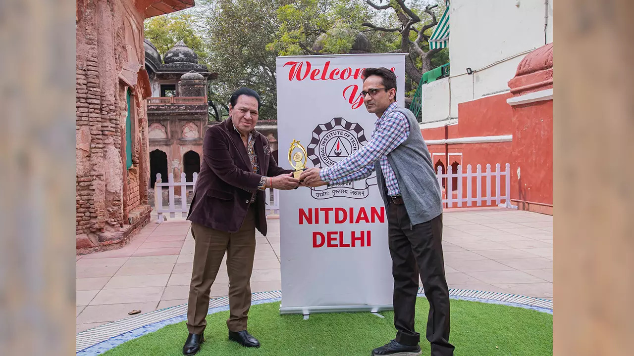 Sandeep Kapoor, president of NITDIAN Delhi felicitated Rajinder Bagga