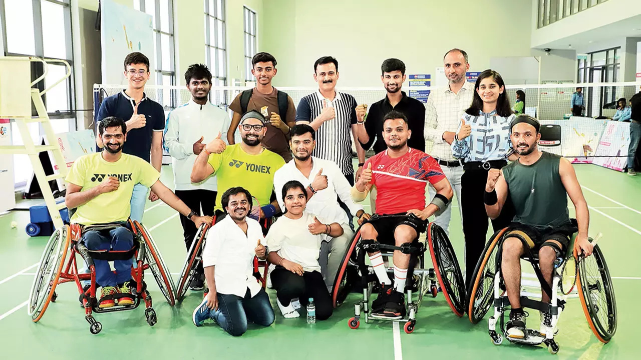 Para athletes with Gaurav during the event