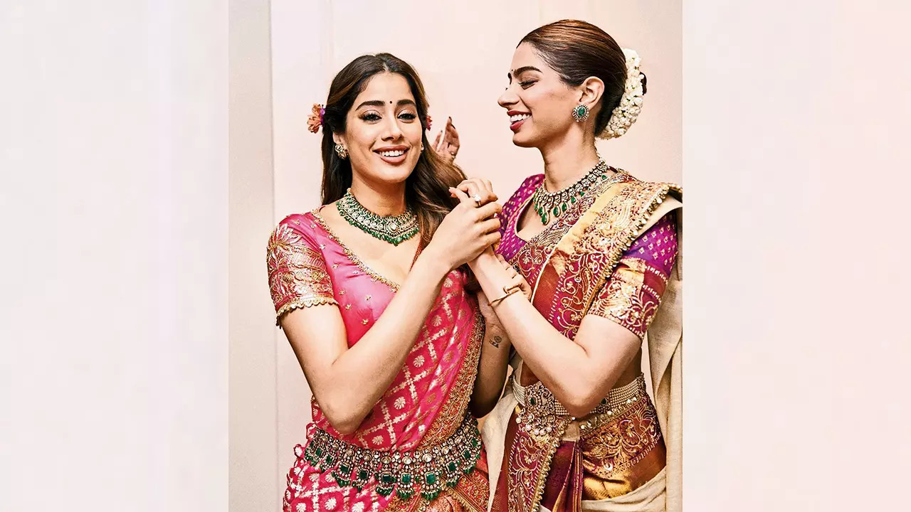 Janhvi Kapoor and Khushi Kapoor set #SisterGoals in emerald necklace, earrings and kamarbandh