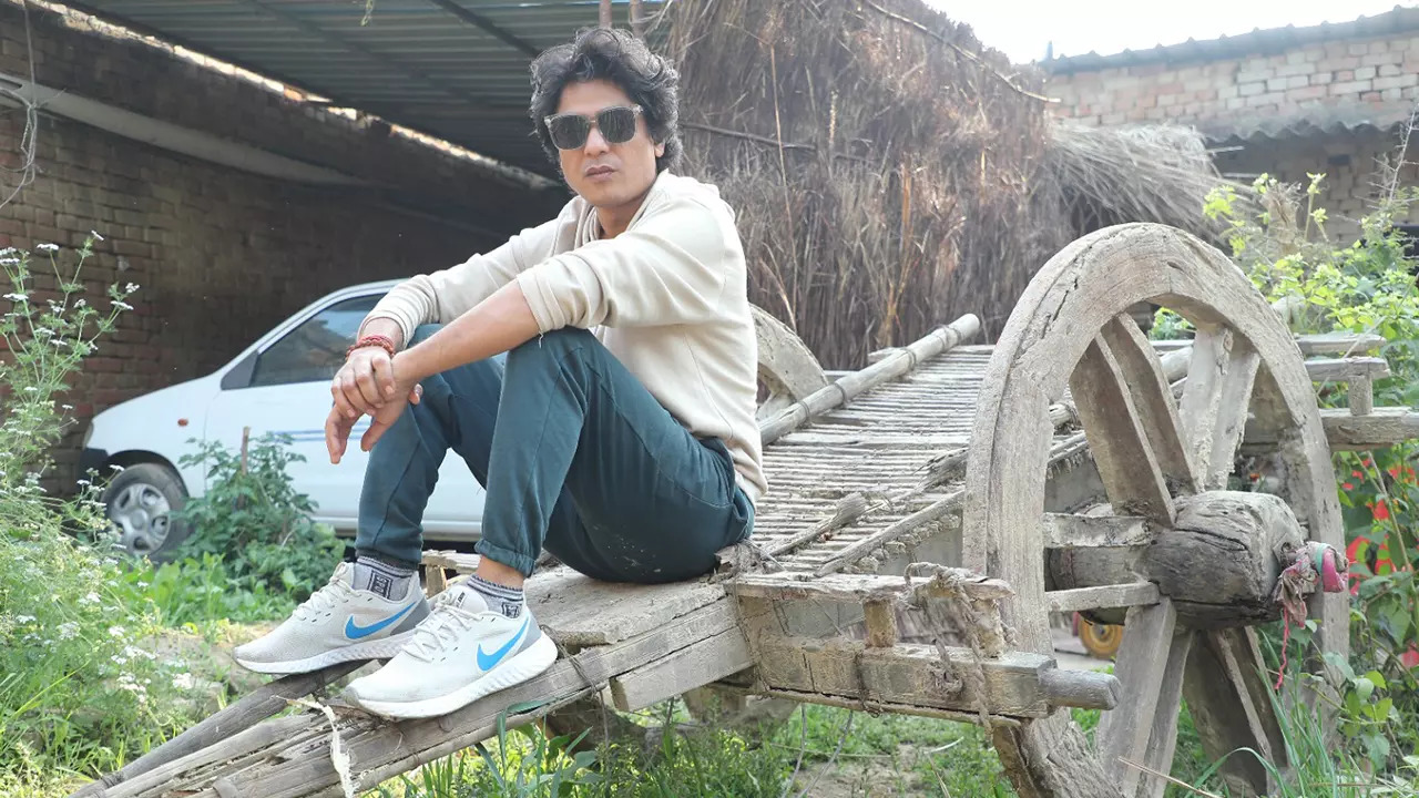 Alok Pandey while shooting in Lucknow