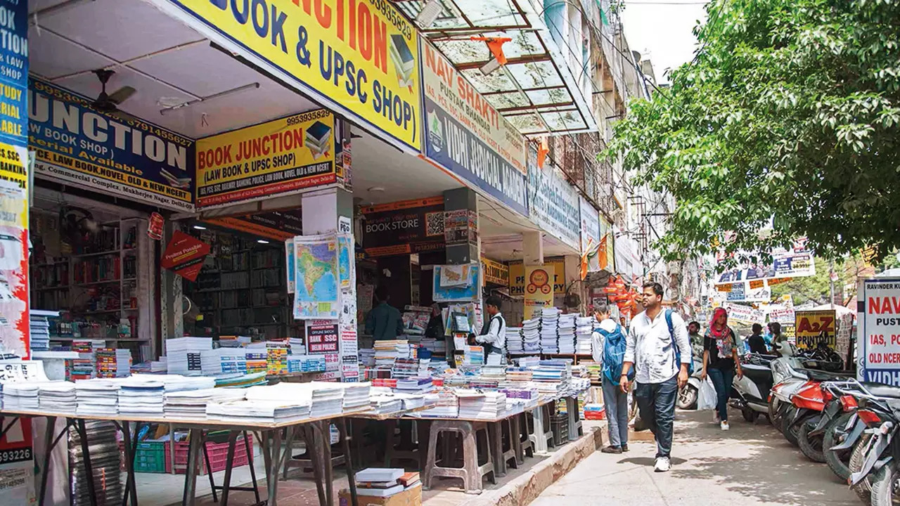 From coaching notes to toppers&#39; resources, book shops have it all