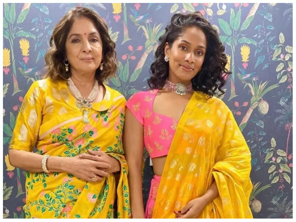 <p>लग्नाशिवाय मी बाळाला जन्म दिला. भारत आणि बाहेरील देशात अनेक महिलांनी असं केलं आहे, पण मीडियाने मला धाडसी असल्याचा टॅग दिला, असंही त्या मुलाखतीत म्हणाल्या होत्या. </p> Neena Gupta and Masaba Gupta