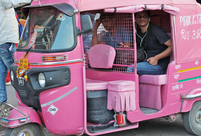 Pink autos are supposed to have grilles on all three sides, but some drivers have taken off the grille on one side for the convenience of passengers (BCCL/ Ranjit Kumar)