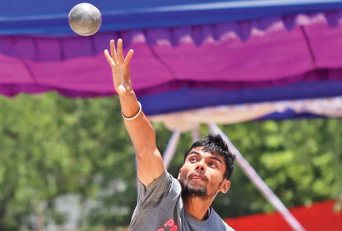 Naman Chaudhary participates in the throw ball competition( BCCL/Ajay Kumar Gautam)
