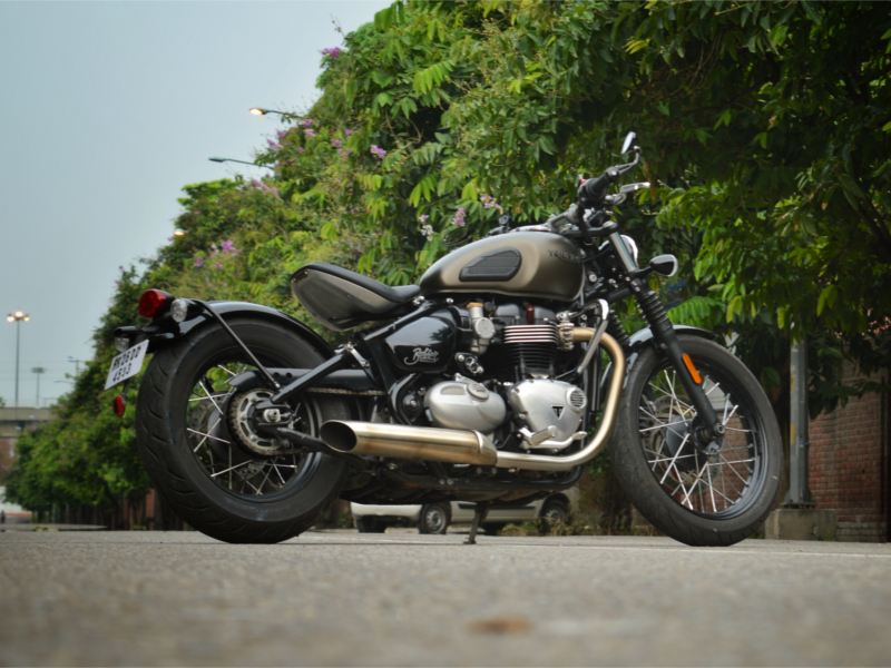 triumph bobber british customs exhaust