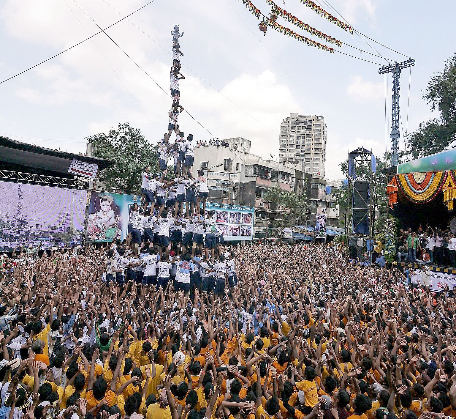 Hutatma Babu Genu Mandal This Dahi Handi Mandals Aim Higher Pune News Times Of India The day commemorates the birth of lord krishna who is the eight incarnation of lord vishnu. hutatma babu genu mandal this dahi