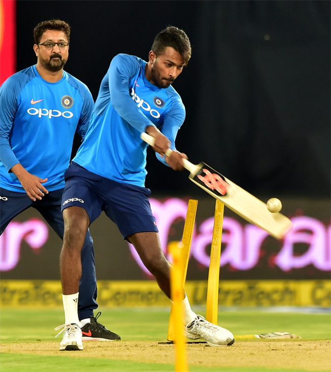 Virat Kohli: Virat Kohli, MS Dhoni, Hardik Pandya have fun batting left ...