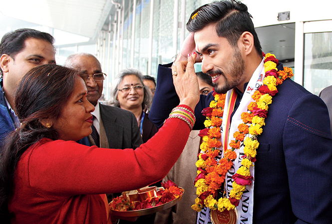 Jitesh’s mother Savitri, applying tilak on his arrival at the Lucknow airport (BCCL/ Aditya Yadav)