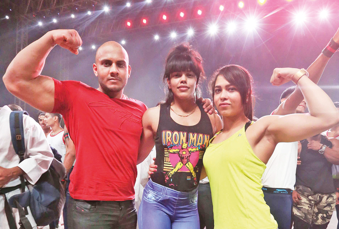 00059-L-R-Bodybuilders-Asad-Hussain,-Sunaina-Setia,-and-Suramya-Jyoti