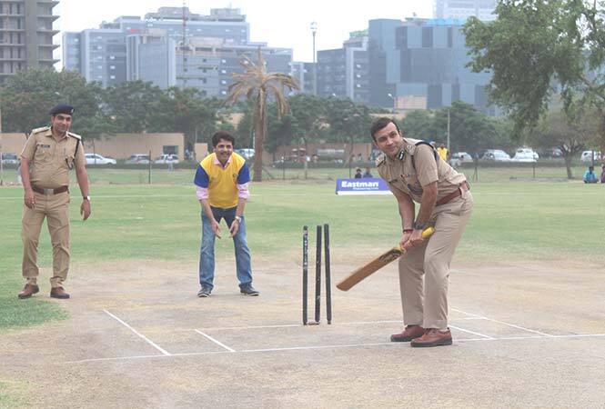 Sandeep-Khirwar,Commissioner-of-Police-Gurugram-inaugurating-‘Eastman-Premier-League’,-by-playing-the-first-over-of-the-tournament