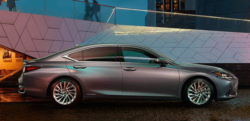 Lexus New Lexus Es 300h Hybrid Electric Sedan Launched At Rs 59 13 Lakh Times Of India