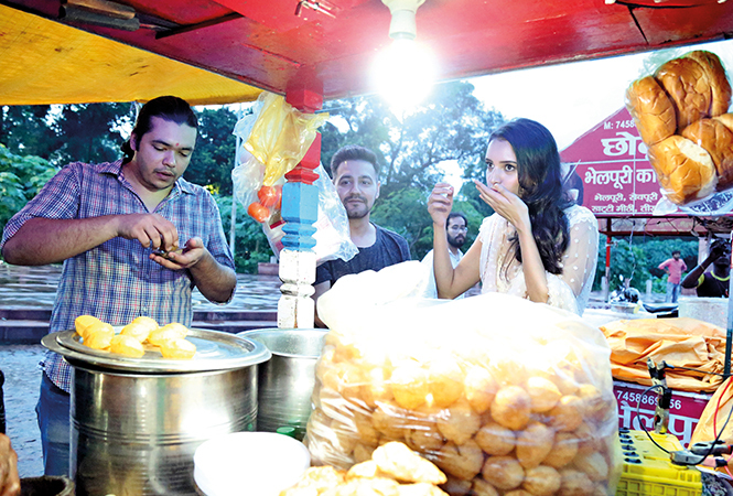 Director Sajid Ali and Tripti Dimri feasted on chaat at a thela they spotted near the Bara Imambara in Chowk (BCCL/ Aditya Yadav)