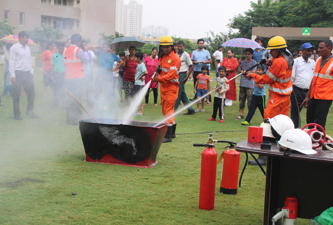 new-gurgaon-residents-participate-in-fire-mock-drill-gurgaon-news