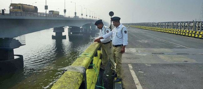 The police waited for Blah on the old Vashi Bridge (above); (PHOTO BY K C SINGH)