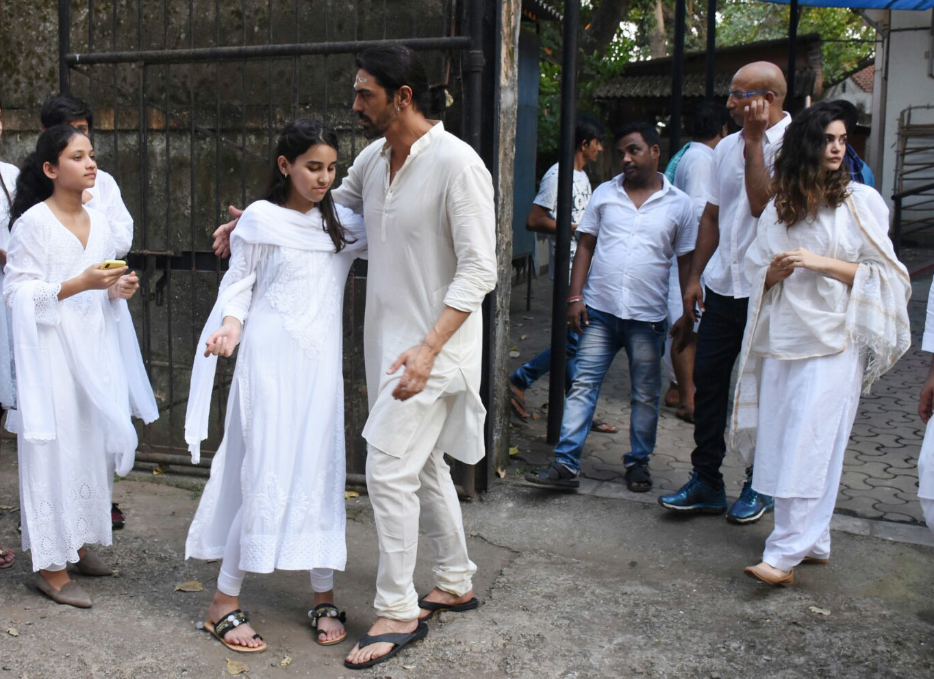 Arjun Rampal's mother Gwen Rampal passes away, last rites held today ...