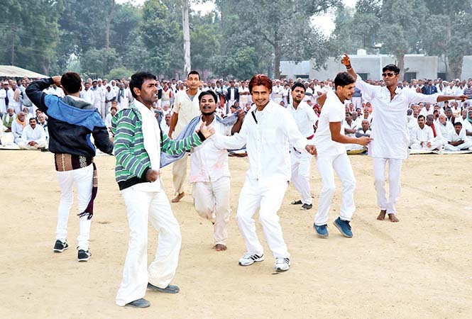 Prisoners dancing at the event (BCCL/ Unmesh Pandey) Prisoners dancing at the event (BCCL/ Unmesh Pandey)