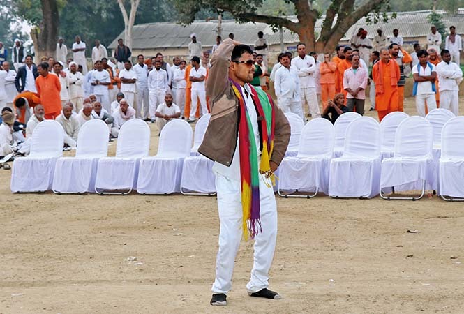 Prisoner dancing at the event (BCCL/ Unmesh Pandey) Prisoner dancing at the event (BCCL/ Unmesh Pandey)