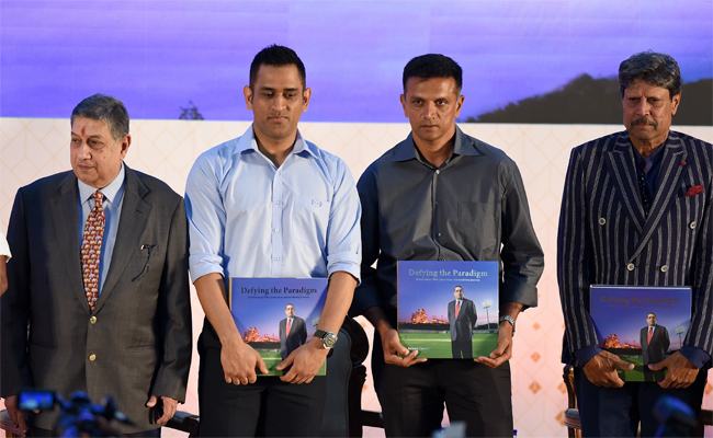 L-R: N Srinivasan, MS Dhoni, Rahul Dravid and Kapil Dev (TOI Photo) Srini