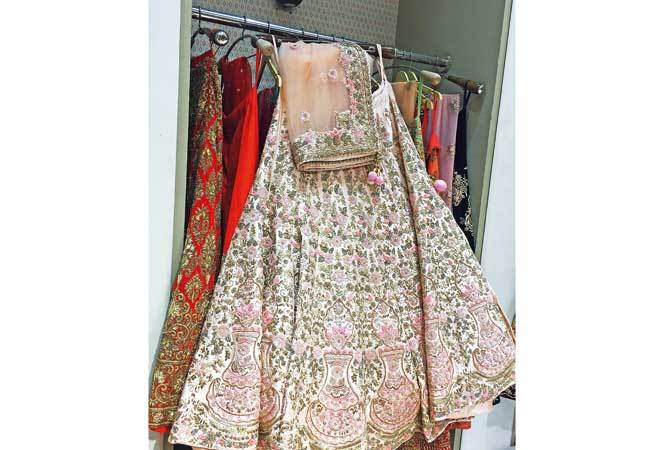 From The Ramp To Chandni Chowk The Story Of Original Replica Lehengas Delhi News Times Of India This is an impressive lehenga shop in chandni chowk for a budget of under 1 lakh. original replica lehengas