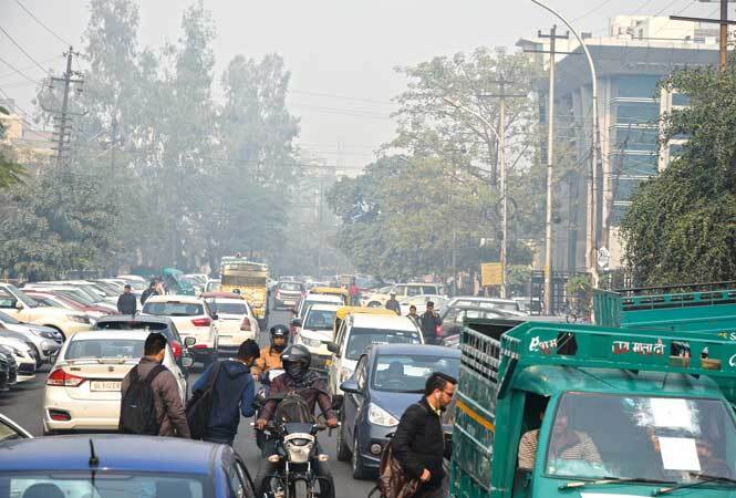 Sector 3-4 main road Parking-jam-problem-AKG_6050