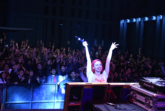 DJ Olly Esse played her version of all the popular tracks and signed off by saying 'shukriya' to the crowd AKG_7883