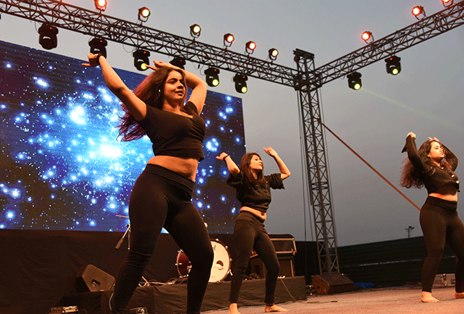 Students of the University put an entertaining performance AKG_5668