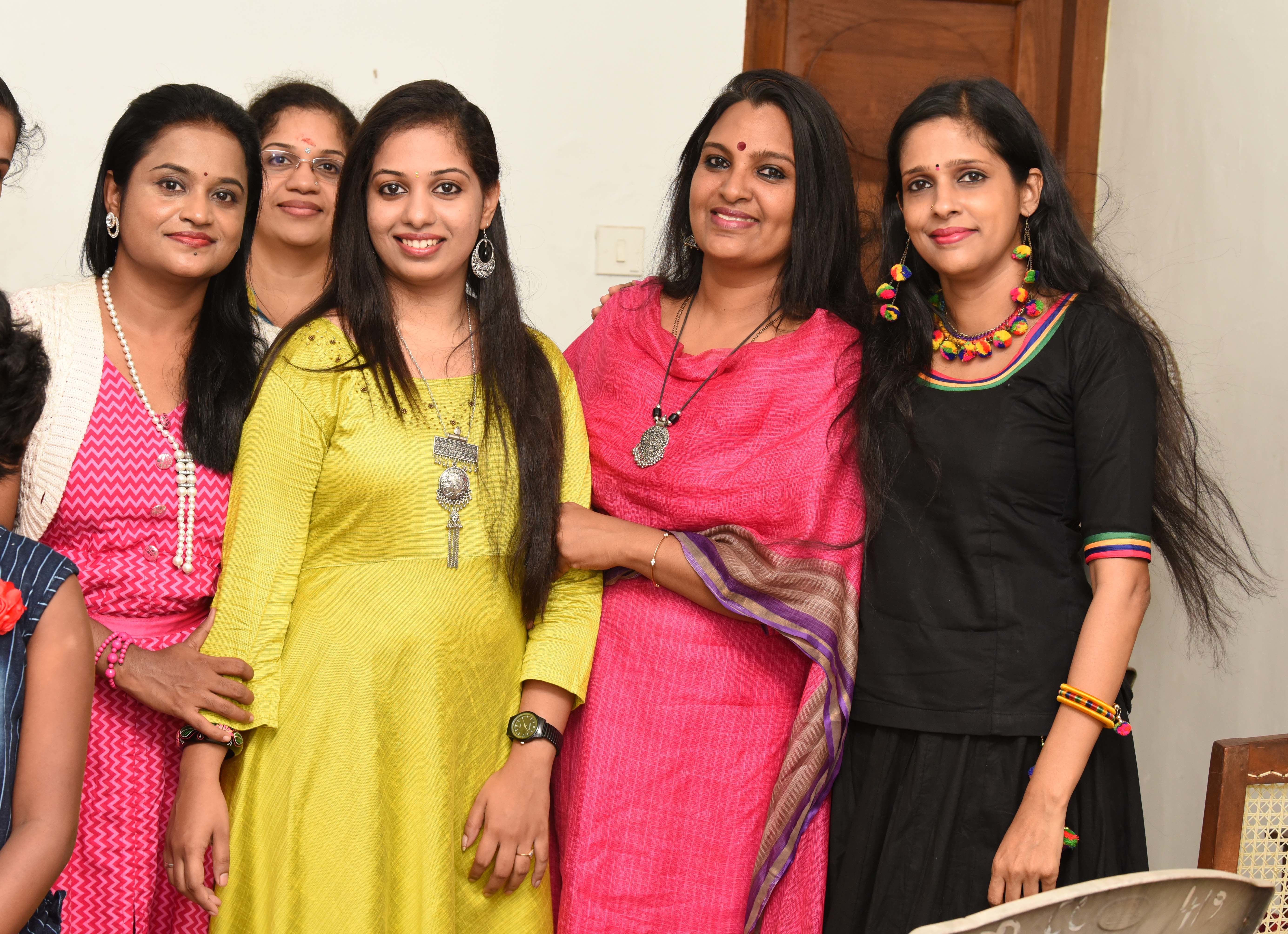 Saritha Ram,Priya,Sreelakshmi,Prameela,Veena Haridas