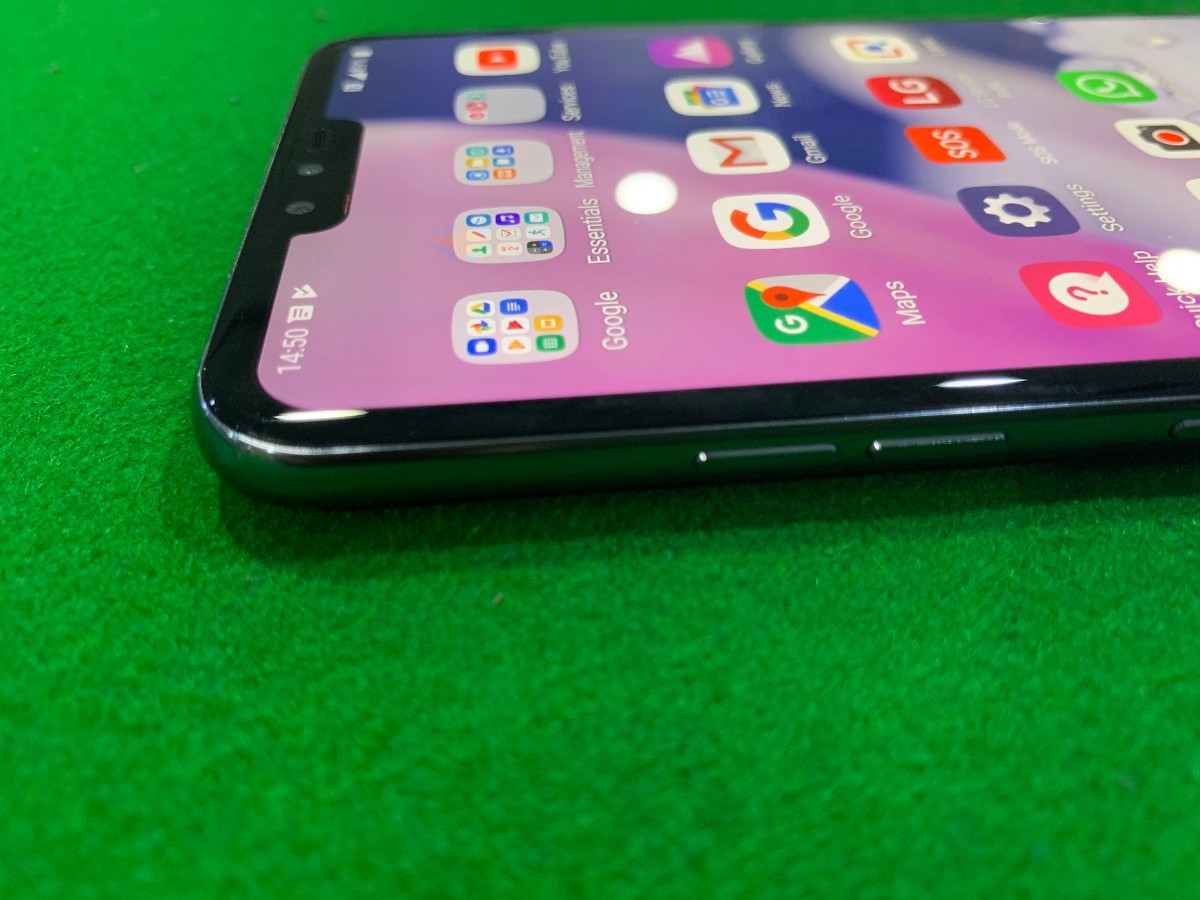 Lg V40 Thinq Review A Flagship Worth Thinking About Gadgets Now