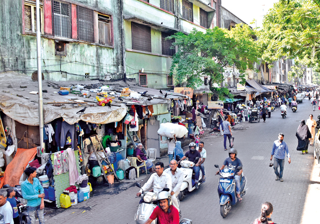 Mahatma Gandhi Path Kranti Yojna: BMC evicts Byculla slum dwellers ...