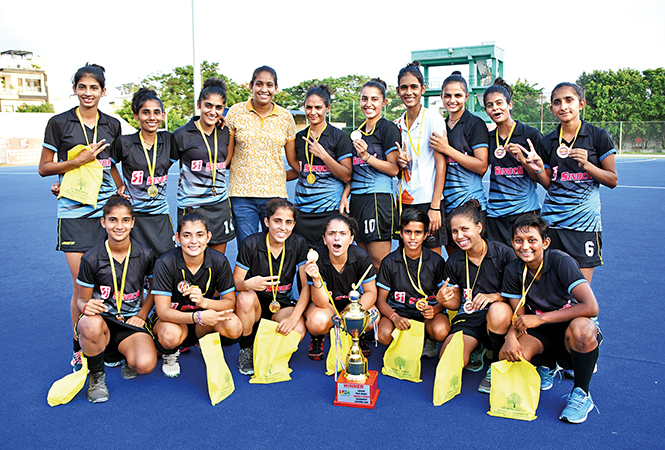 Winning team, NAS Meerut, with the trophy (BCCL/ Farhan Ahmad Siddiqui)