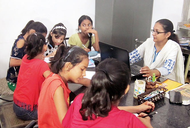Harshita Kesarwani, an entrepreneur by profession holds teaching classes for the  economically poor children (BCCL)