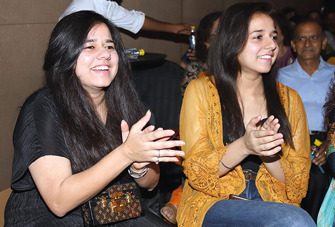 Isha Prasad (L) and Vasundhara Prasad   (BCCL/ Aditya Yadav)