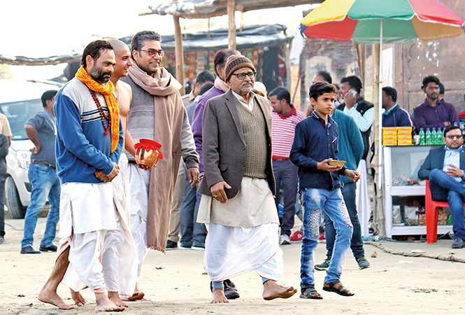 Actors Ashutosh Rana and Raghubir Yadav shooting for the film Pagglait in Bithoor (BCCL/ IB Singh)