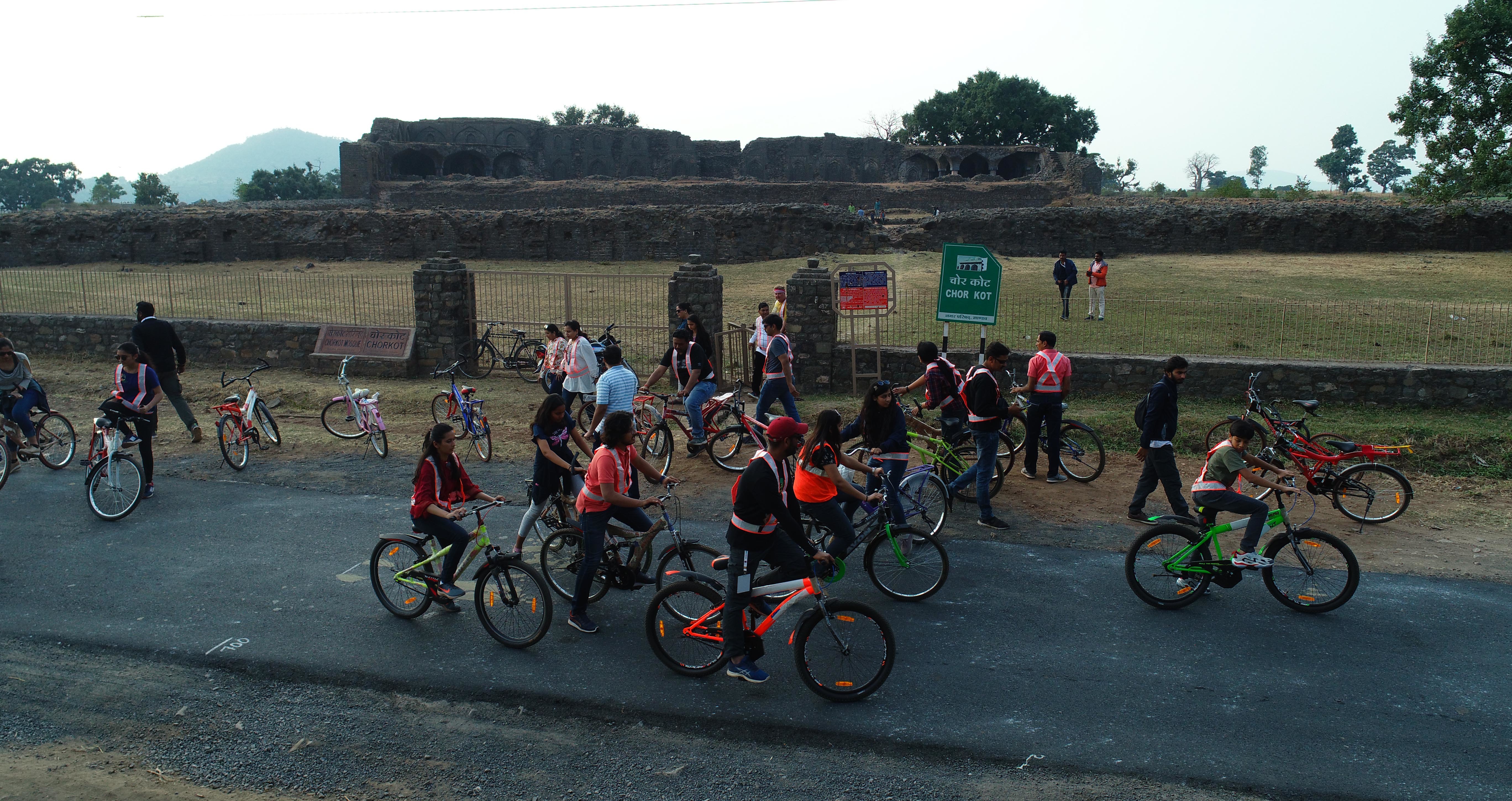 Exploring the unexplored Mandu with cycling tour at Chor Kot