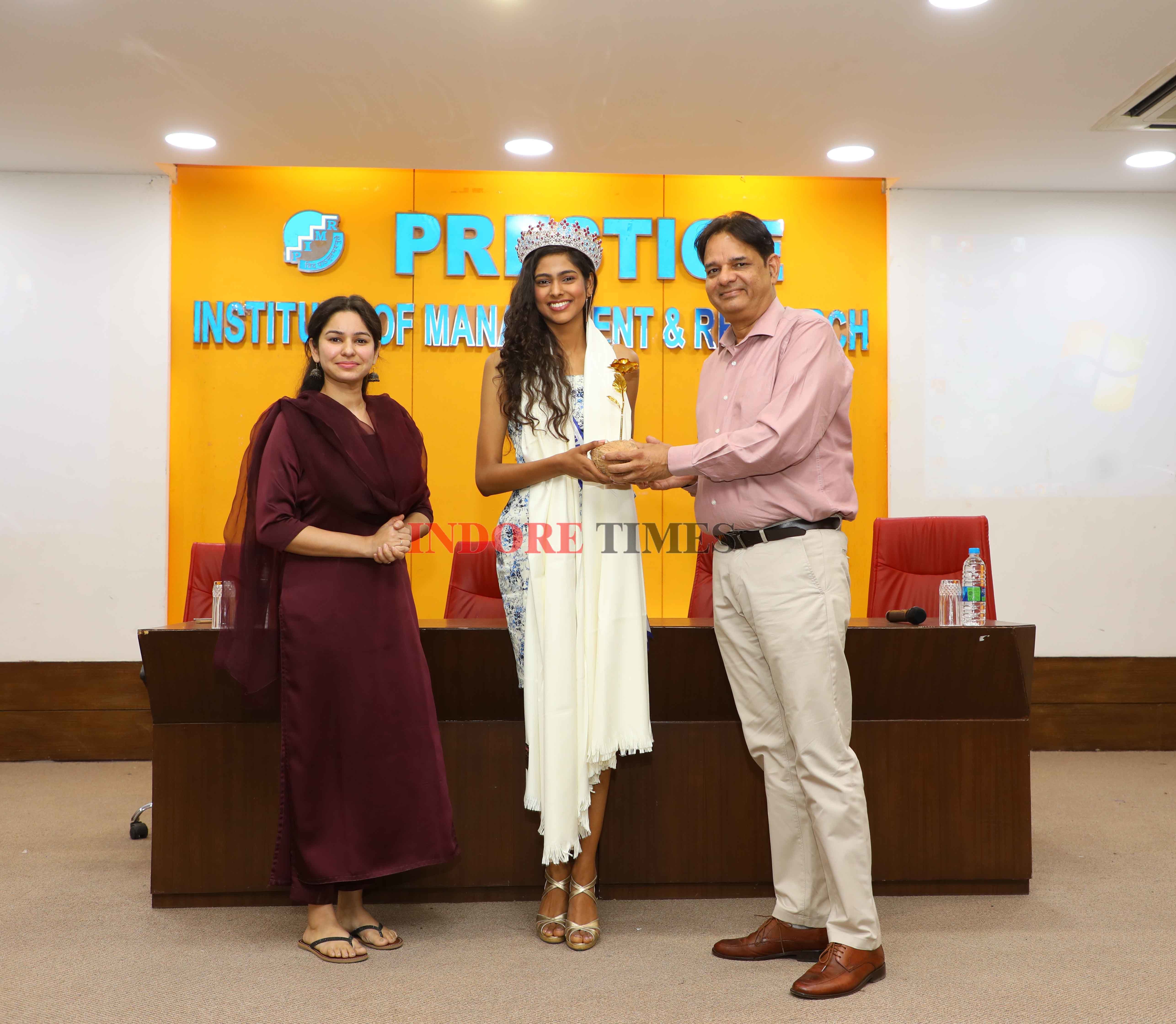 Aavriti being felicitated by PIMR Director Dr