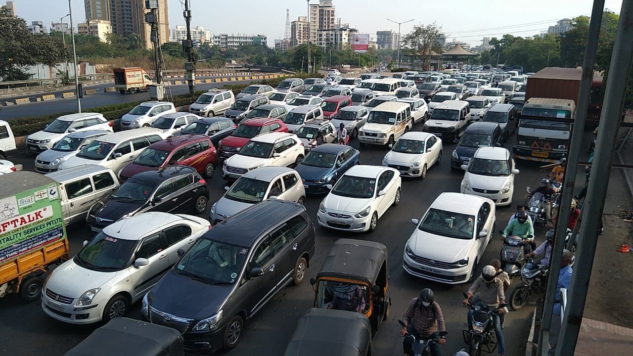 covid19 Long queue of Vehicles at Mulund Check Naka, Sion and Airoli