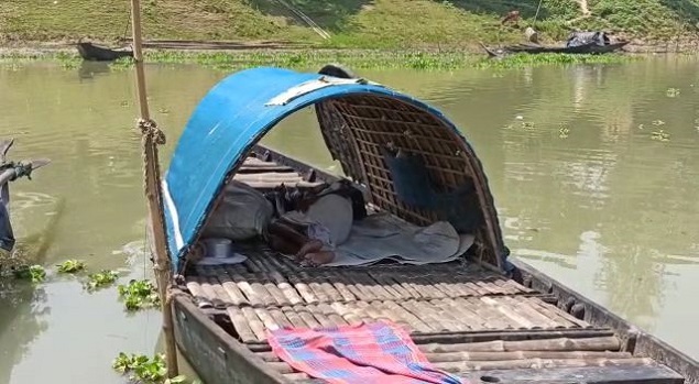 West Bengal: Elderly man quarantined in boat by family members