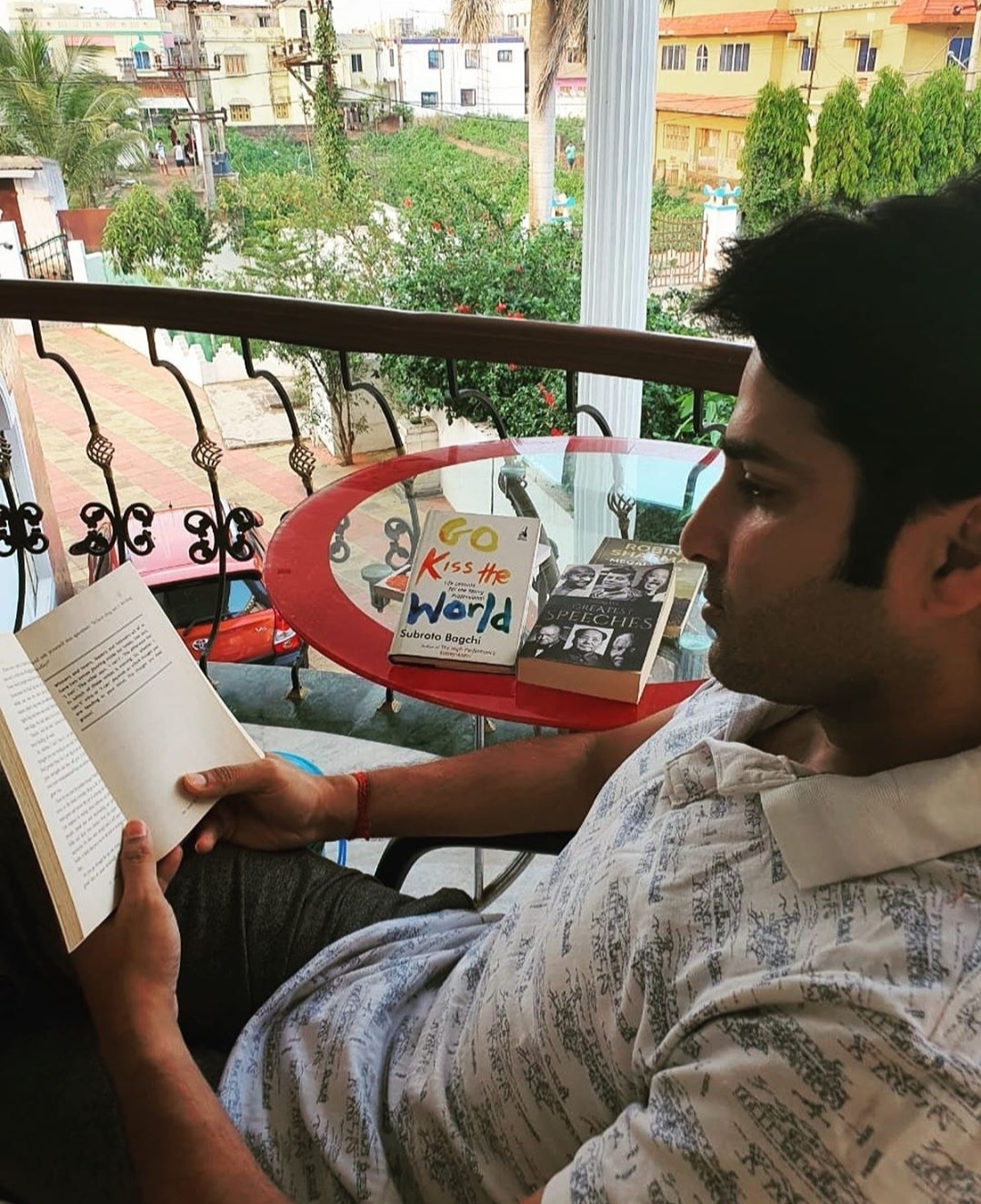 Akash Dasnayak reads book