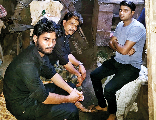 Mehbub Ali (centre) with his son Sameer (left) and brother Feroz