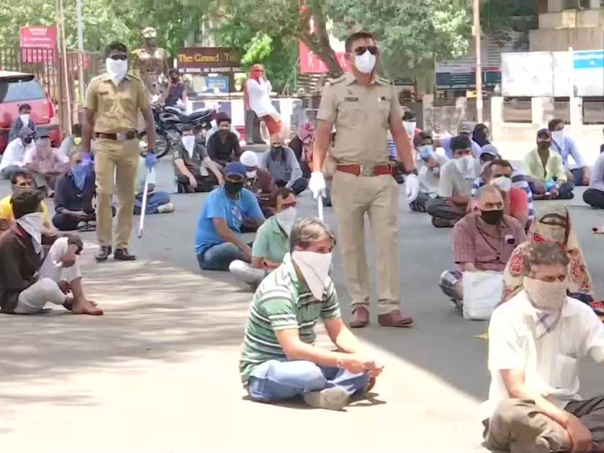 Pune: 180 people made to sit for four hours for defying lockdown norms