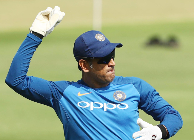 Dhoni2-Embed-1405