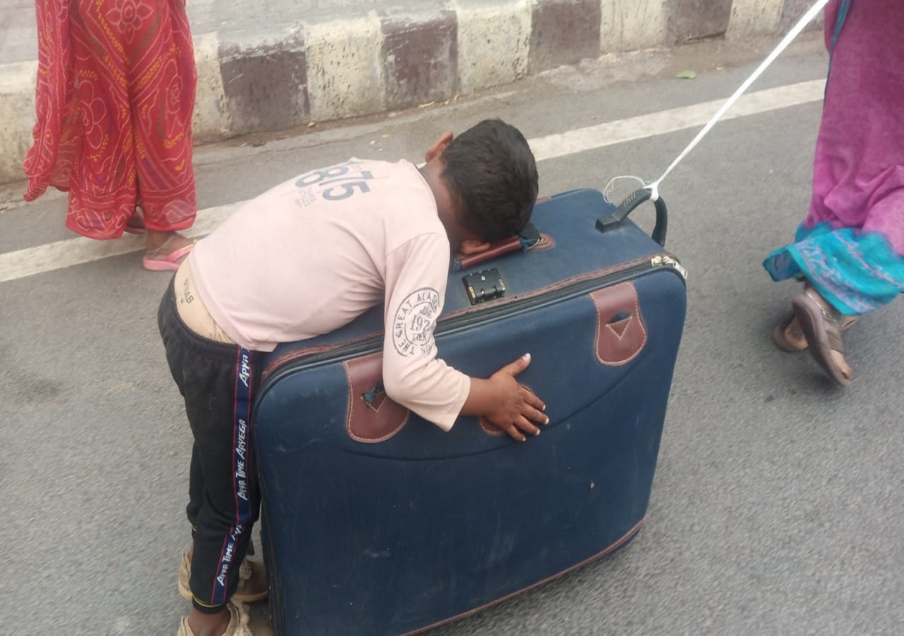 child pull along suitcase