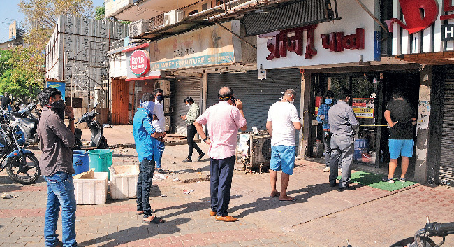 Amdavadis in the queue for the services that had opened after almost 2 months at Sea ; the queue outside the shop of bread in Vastrapur