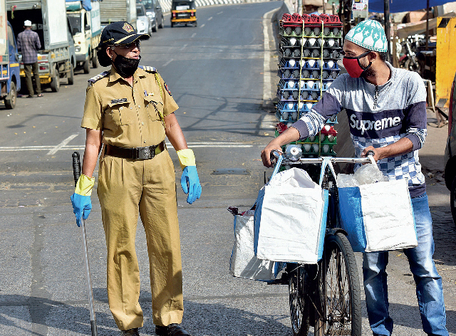 Constable Rita Jadhav has cremated two bodies constable Rita Jadhav has cremated two bodies