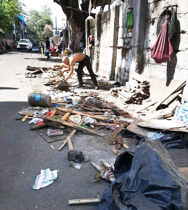 Vile Parle West station